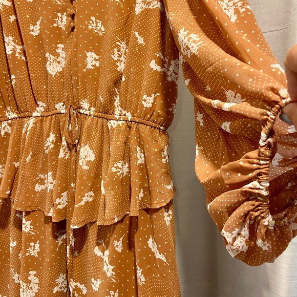 Gorgeous flowy floral ruffle dress - Picture 2 of 8